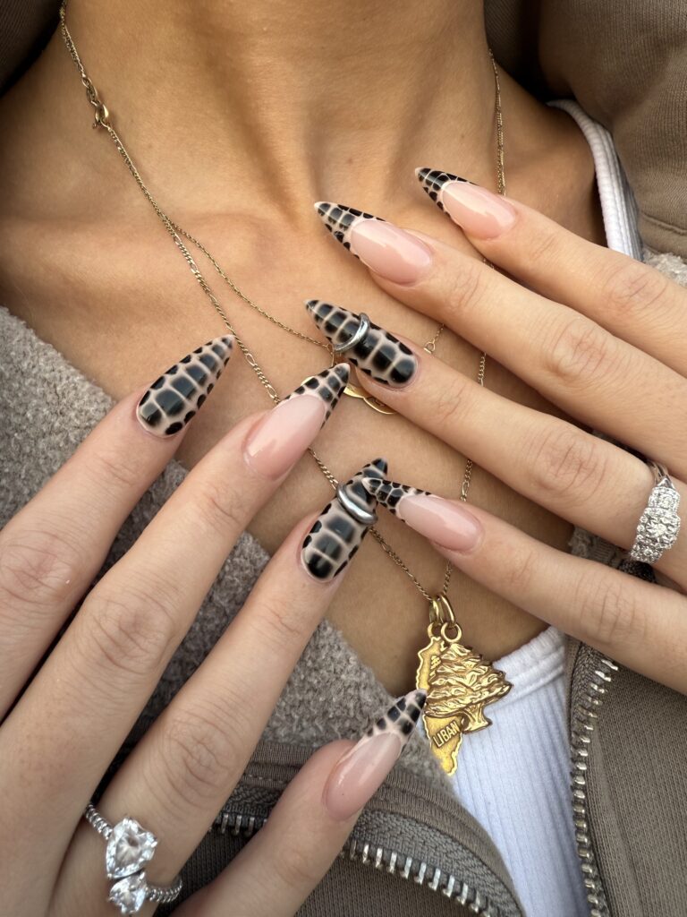 ARTIFICIAL NAILS